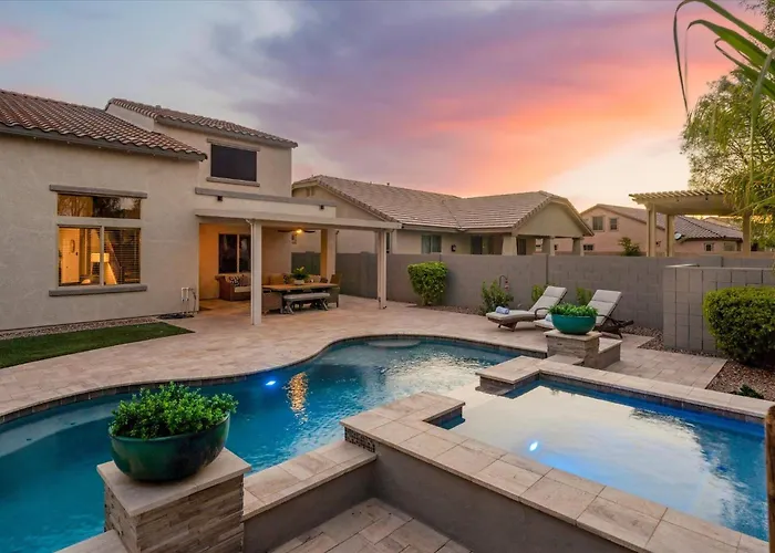 Casa Solana: Poolside Luxury *