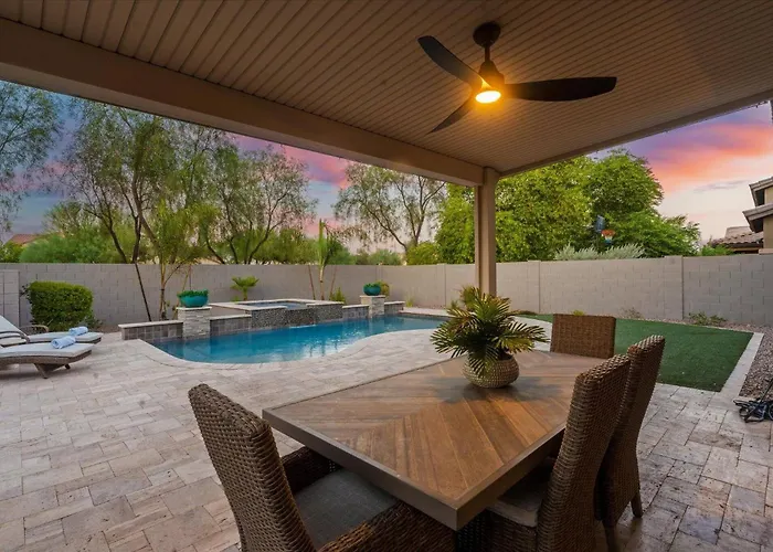 Casa Solana: Poolside Luxury * Magma