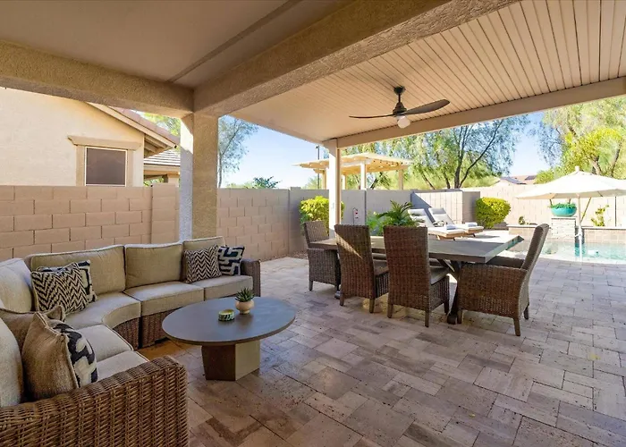 Casa Solana: Poolside Luxury *