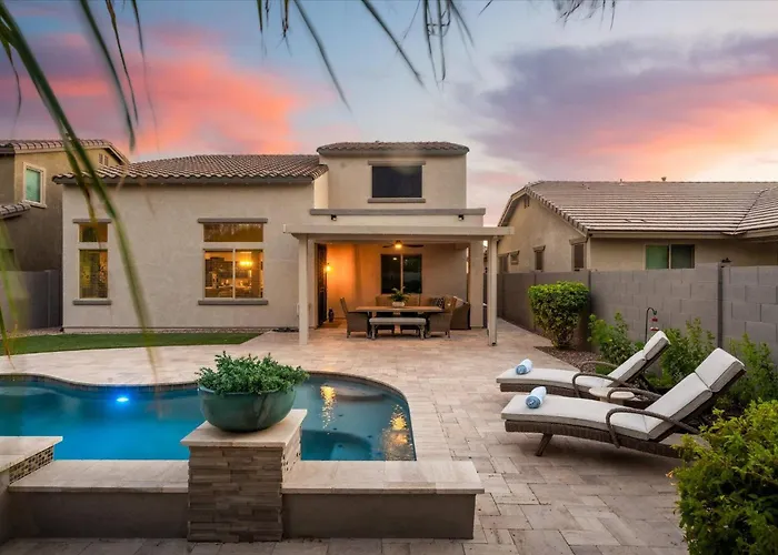 Casa Solana: Poolside Luxury *
