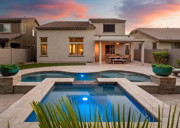 Casa Solana: Poolside Luxury * Magma