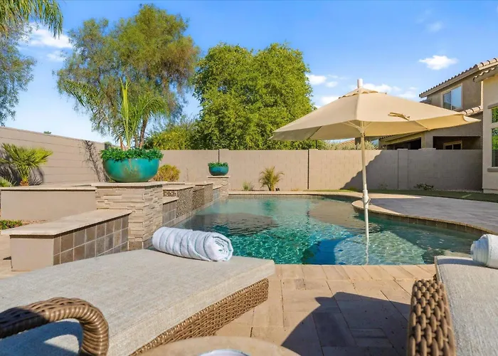 Casa Solana: Poolside Luxury *