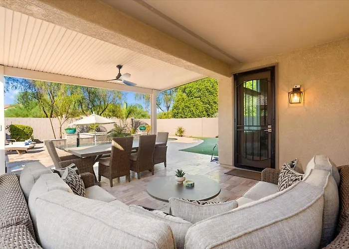 Casa Solana: Poolside Luxury Magma